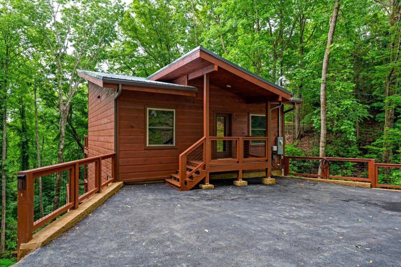 New Cozy Mountain Cabin Hot Tub Near Downtown ガトリンバーグ エクステリア 写真