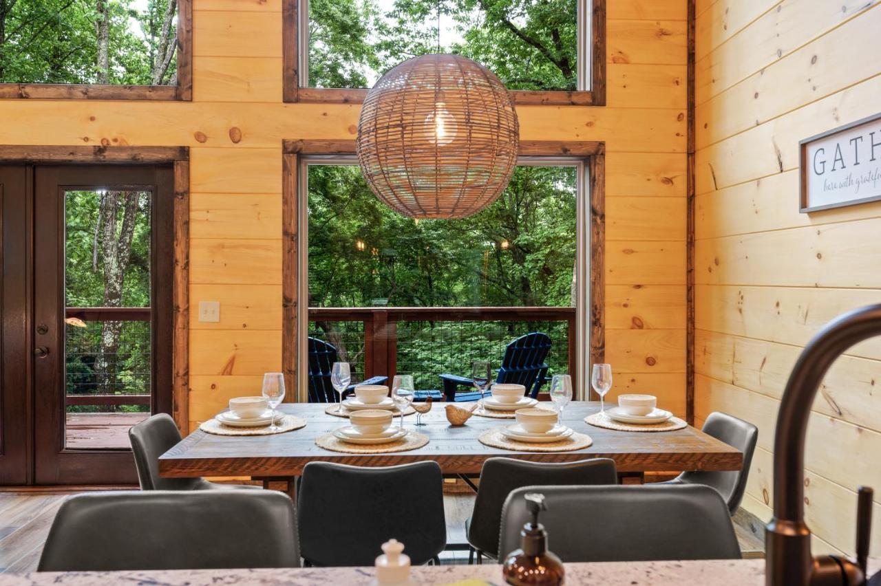 New Cozy Mountain Cabin Hot Tub Near Downtown ガトリンバーグ エクステリア 写真