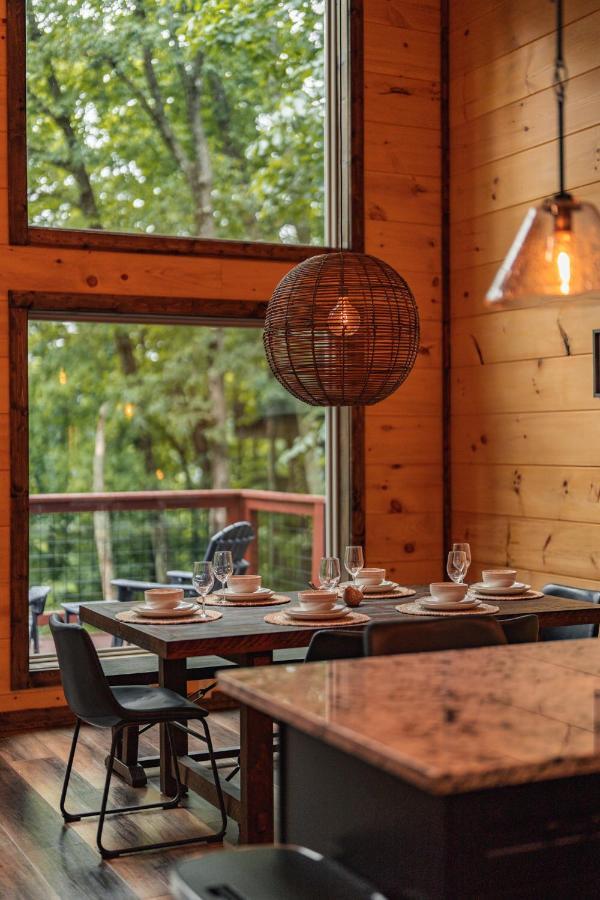 New Cozy Mountain Cabin Hot Tub Near Downtown ガトリンバーグ エクステリア 写真