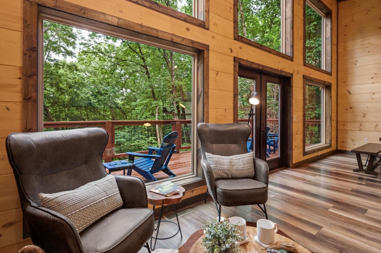 New Cozy Mountain Cabin Hot Tub Near Downtown ガトリンバーグ エクステリア 写真