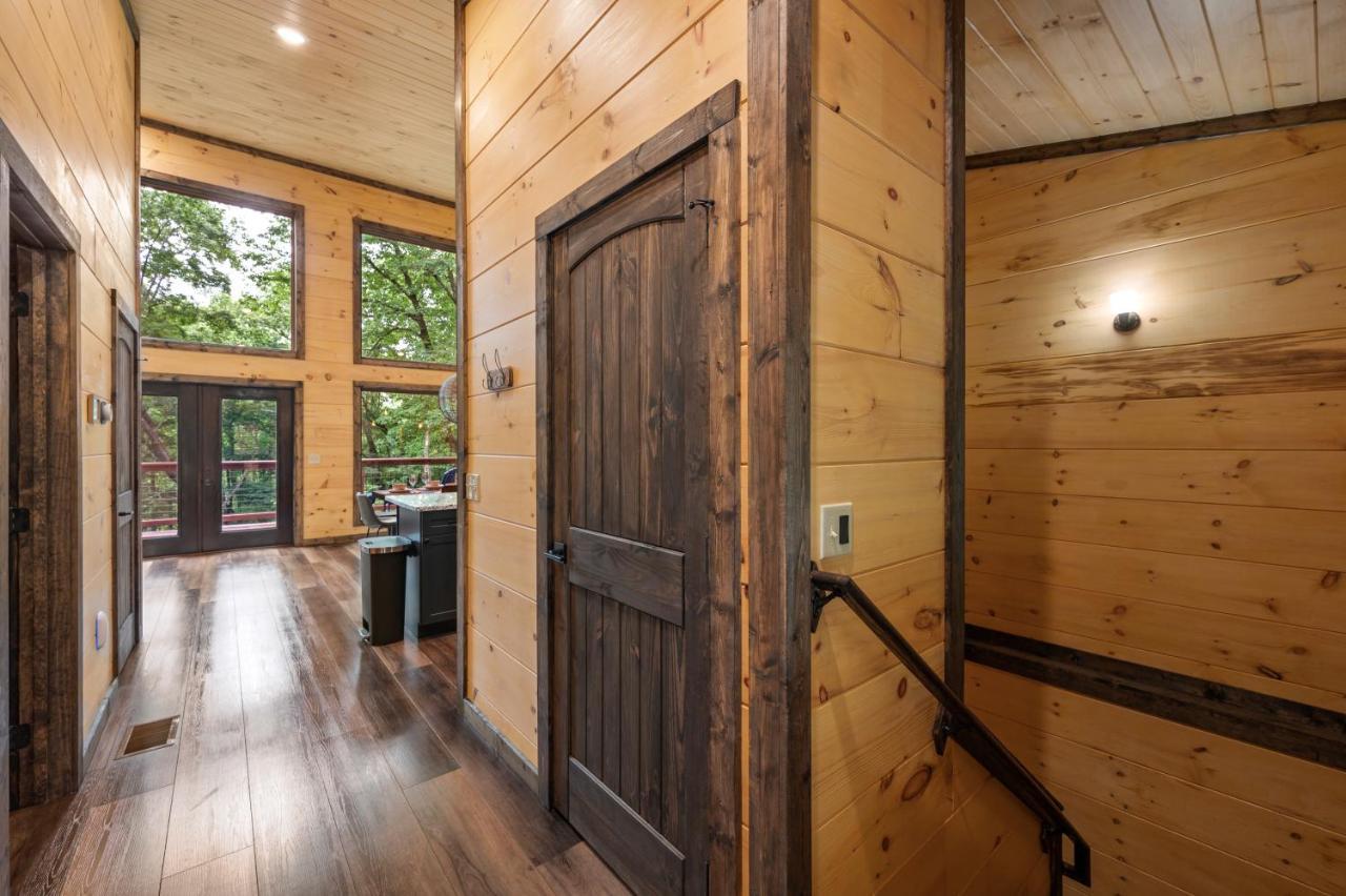 New Cozy Mountain Cabin Hot Tub Near Downtown ガトリンバーグ エクステリア 写真