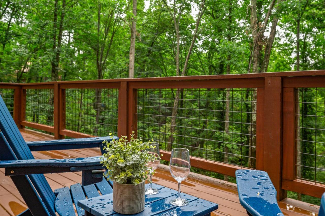 New Cozy Mountain Cabin Hot Tub Near Downtown ガトリンバーグ エクステリア 写真