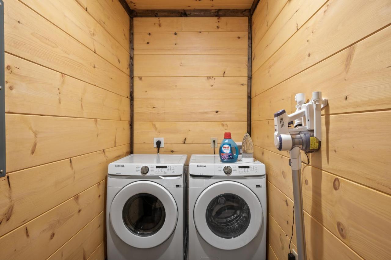 New Cozy Mountain Cabin Hot Tub Near Downtown ガトリンバーグ エクステリア 写真