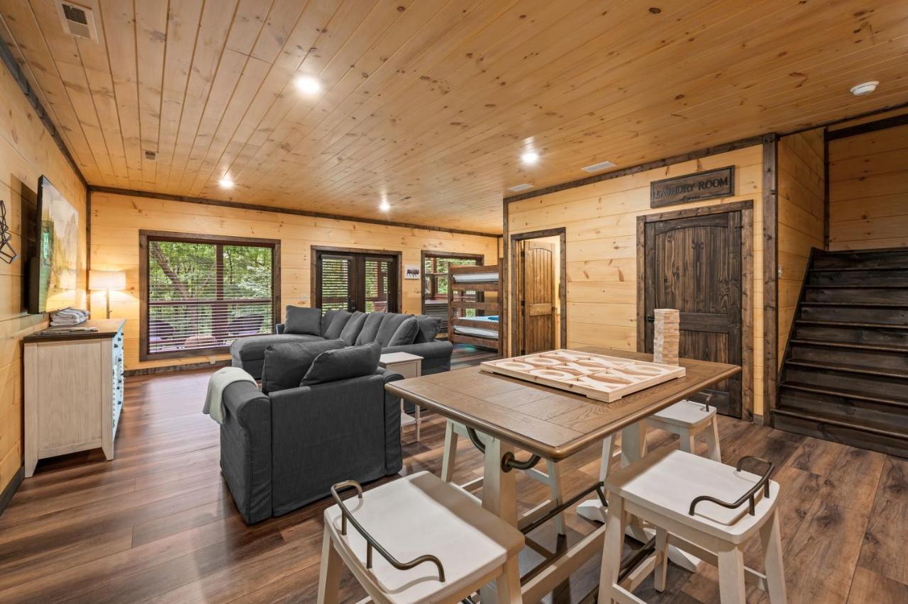 New Cozy Mountain Cabin Hot Tub Near Downtown ガトリンバーグ エクステリア 写真