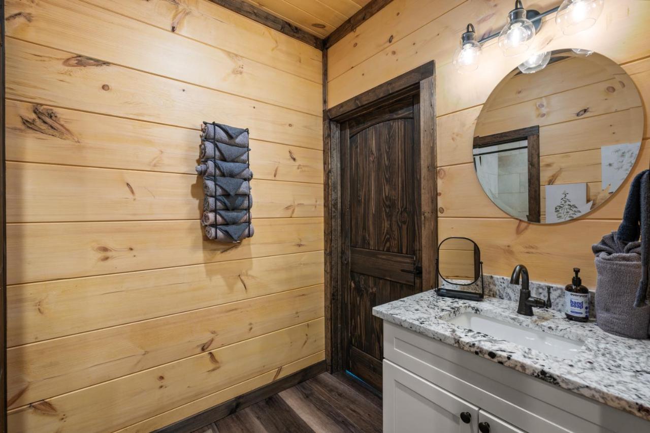 New Cozy Mountain Cabin Hot Tub Near Downtown ガトリンバーグ エクステリア 写真