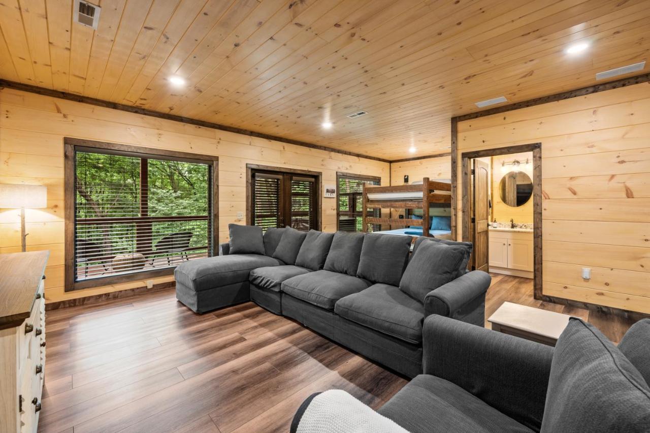 New Cozy Mountain Cabin Hot Tub Near Downtown ガトリンバーグ エクステリア 写真